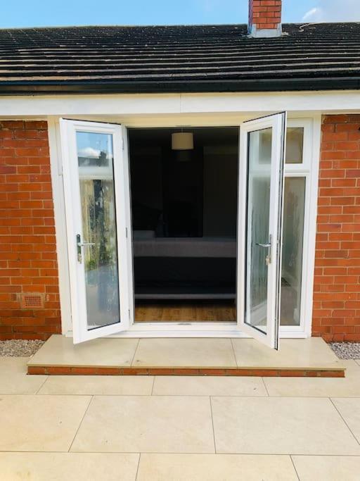 The Beautiful Bungalow Amazing Location For Chester & Zoo Wervin Bagian luar foto