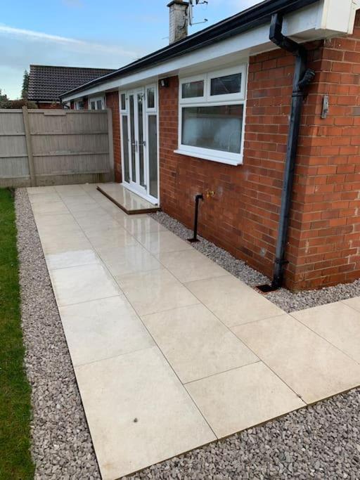 The Beautiful Bungalow Amazing Location For Chester & Zoo Wervin Bagian luar foto