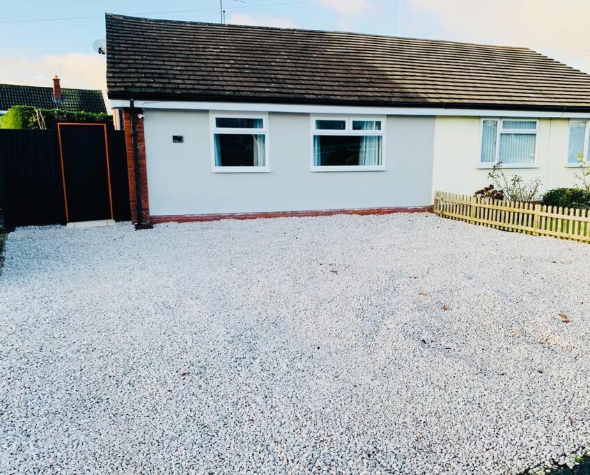 The Beautiful Bungalow Amazing Location For Chester & Zoo Wervin Bagian luar foto